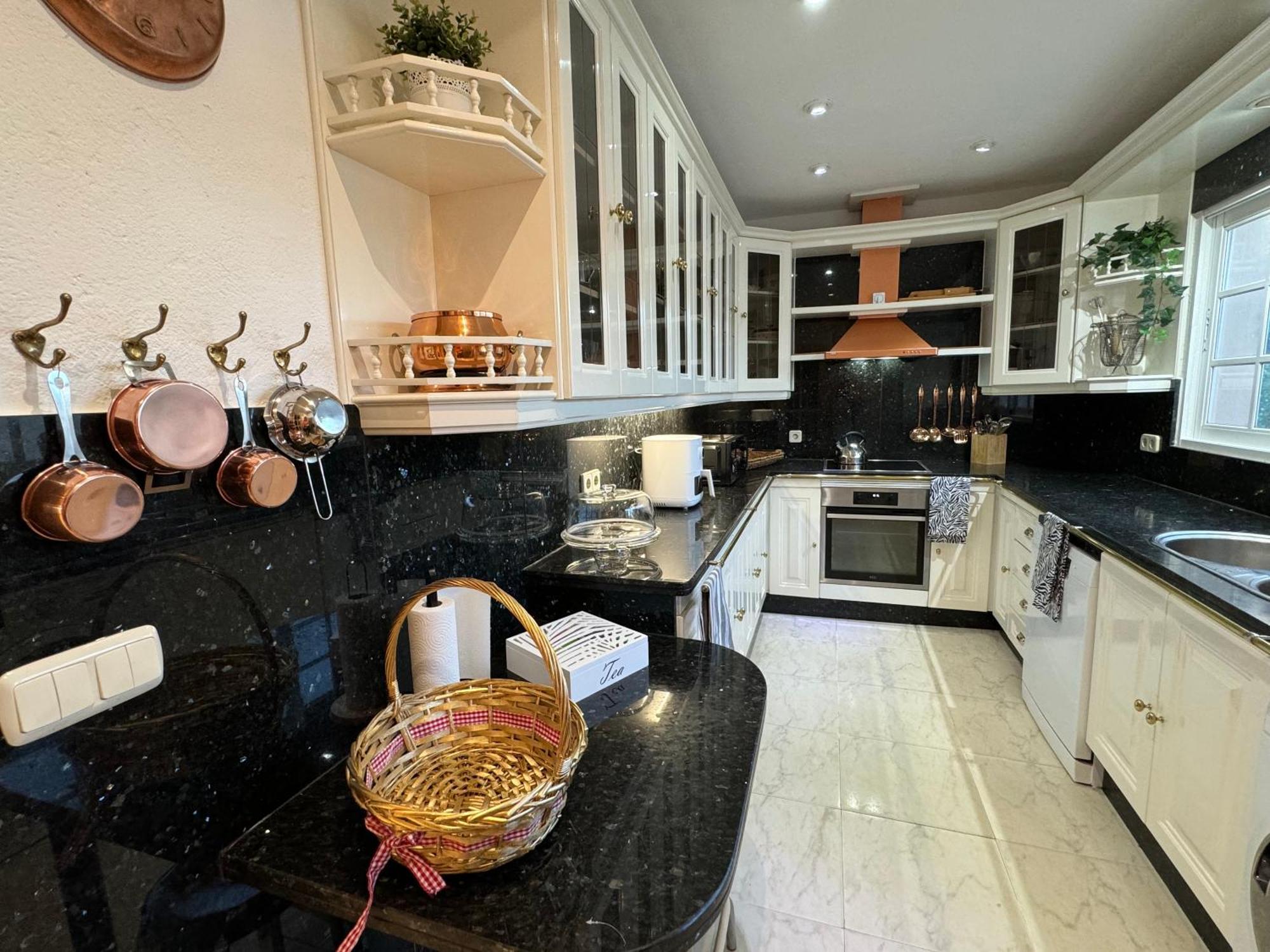 Villa Casacara Marbella Beachside Costabella -Spain Exteriér fotografie